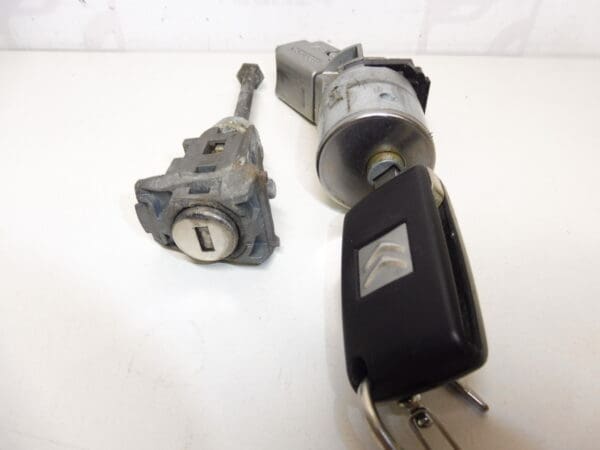 Jeu de serrures et 1 clé Citroën Peugeot 4162KF 4162KC