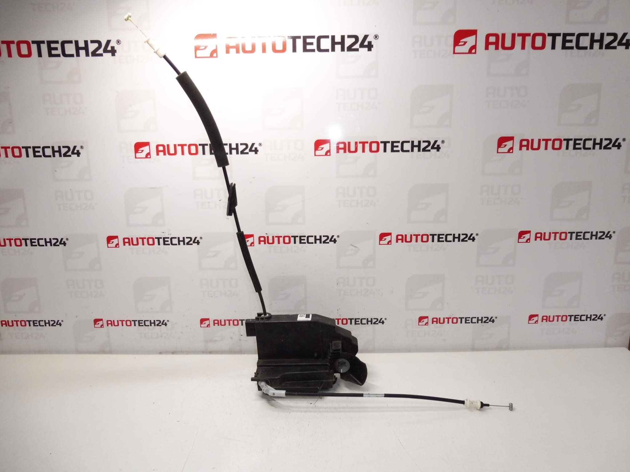 Serrure de porte conducteur avant gauche Peugeot 308 T9 9810309480